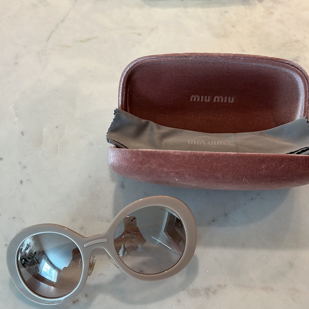 Authentic MIU MIU sunglasses. No scratches. With case.